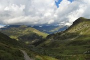 89 Scendendo in saliscendi la Val Ponteranica sul 101